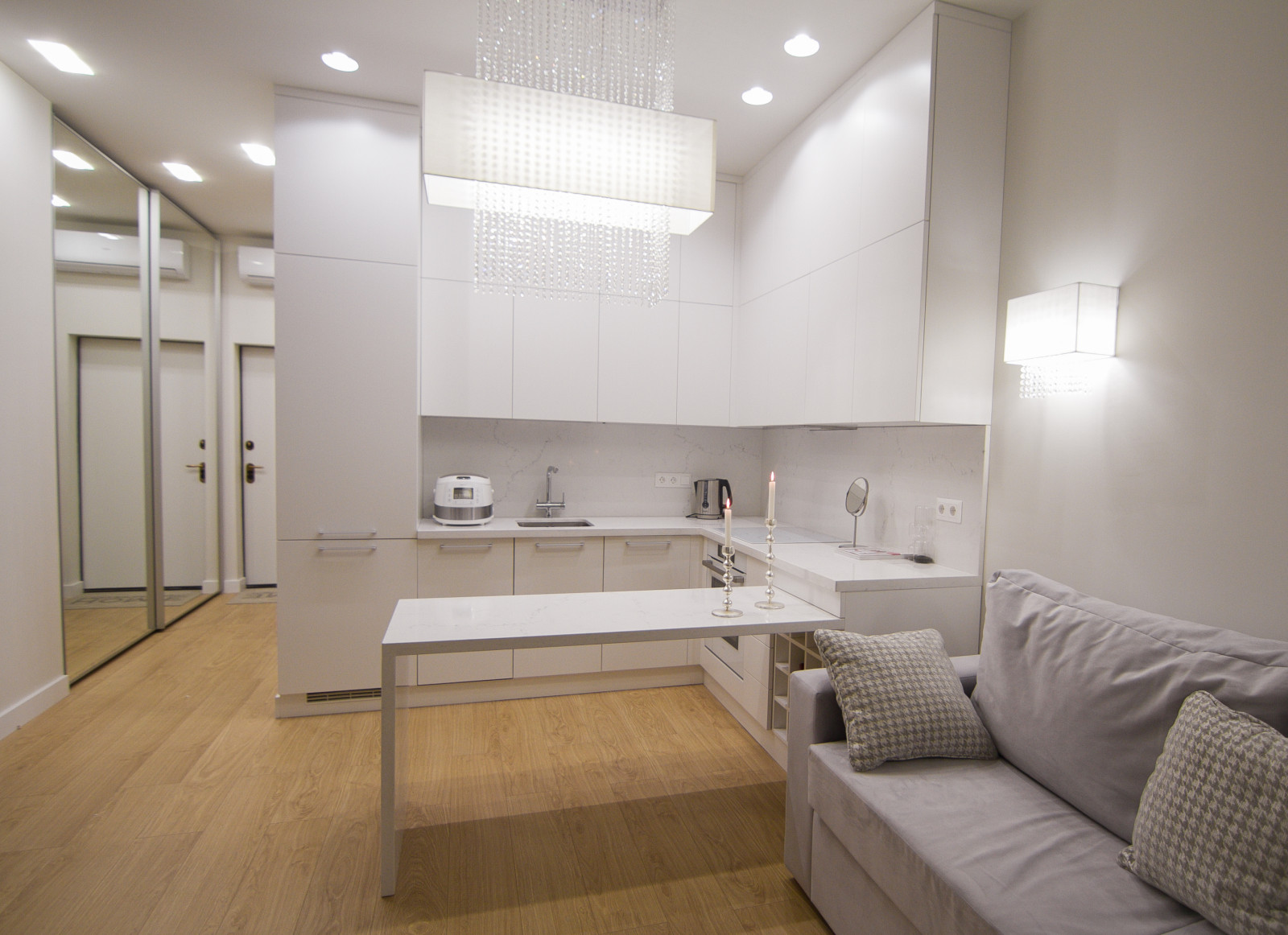 Кухня в стиле хай-тек