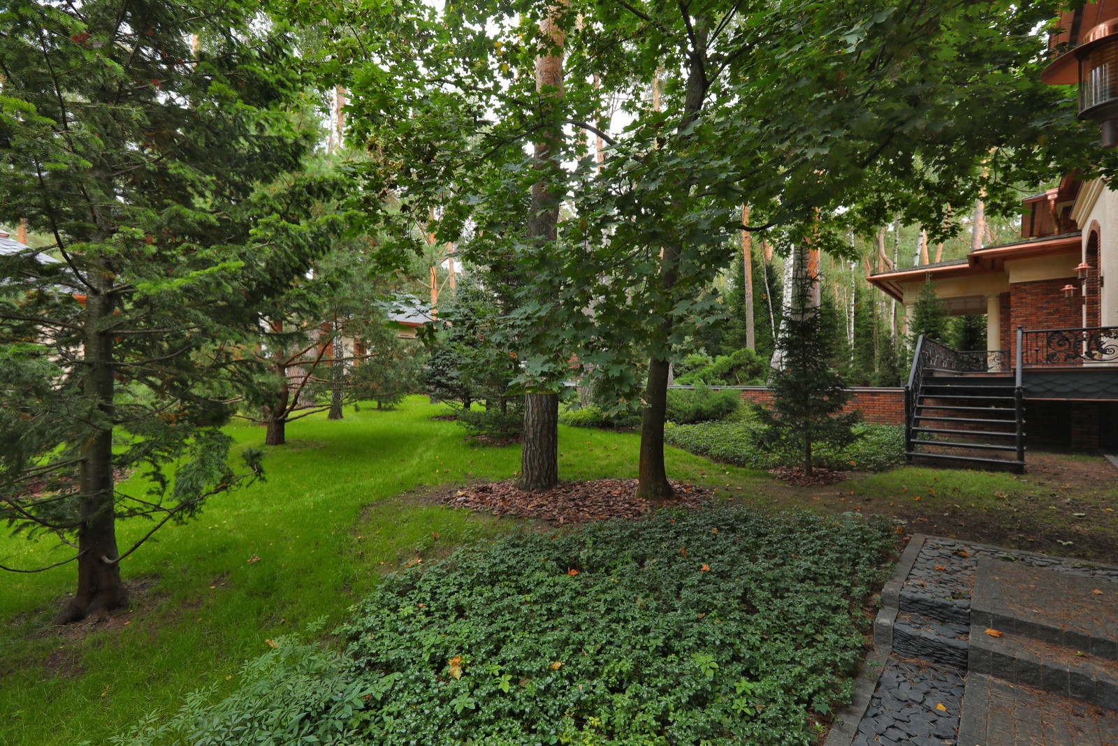 Коттеджный сад в Барвихе (дизайн и исполнение компании "Imperial Garden")