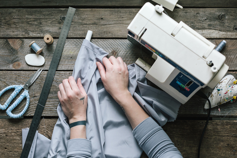 Своими руками: Как сшить подвесную текстильную полку для книг