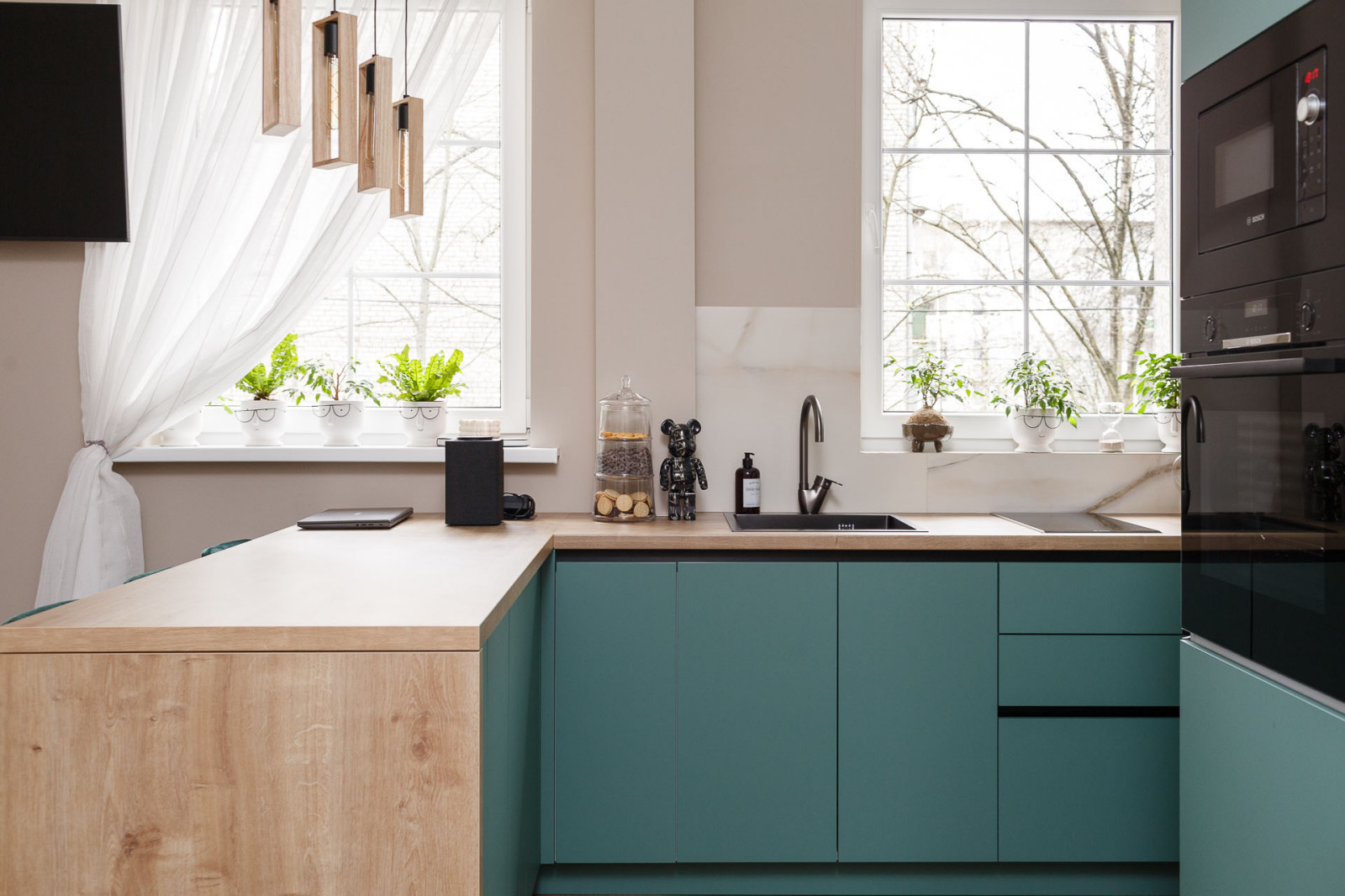 Кухня современная цвета Благородный нефрит