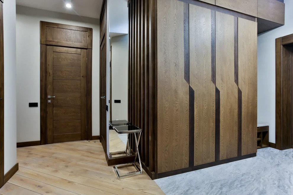 Шкаф, паркет, двери, фальш-фрамуги, плинтус