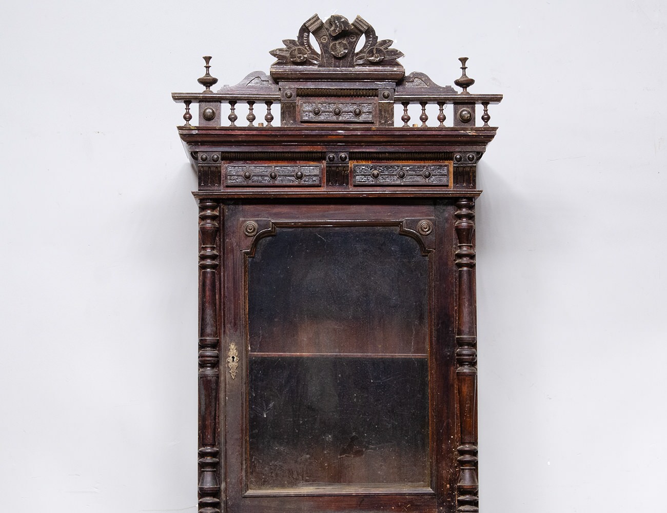 Адреса: 10 мест, куда идти за винтажным светом и мебелью