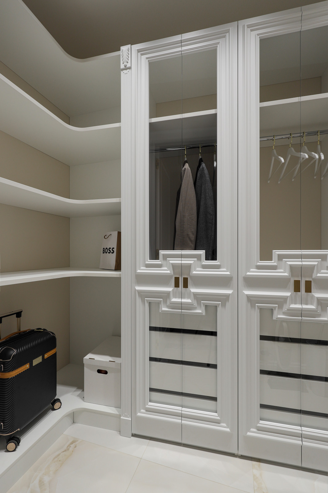 Реализованный дизайн-проект квартиры 90 кв.м.в стиле неоклассика