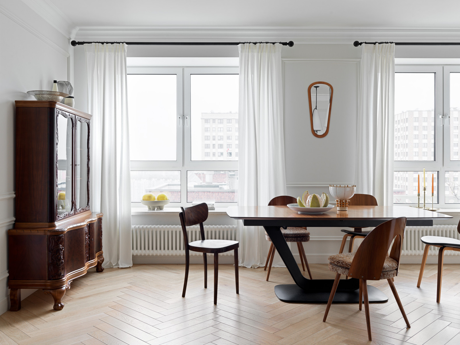 Houzz тур: Антиквариат и семейные реликвии в современной квартире