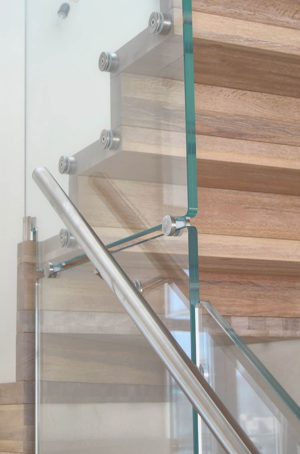 Больцевая лестница + стеклянная стена (2016)