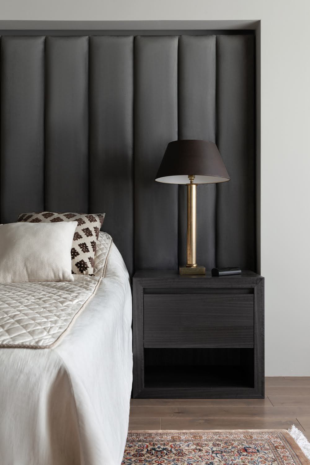 Обложка проекта: Брутальная спальня в загородном доме