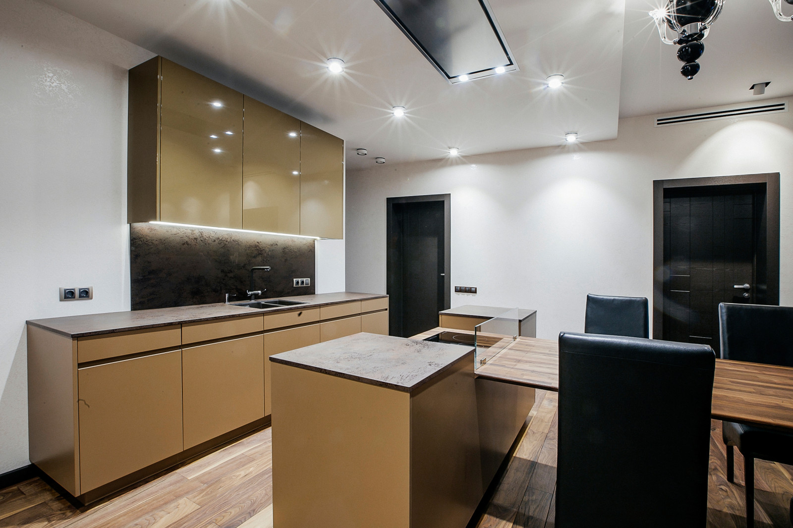 Кухня в пряных тонах