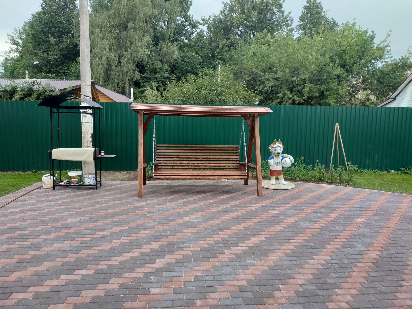 Садовые качели из дерева