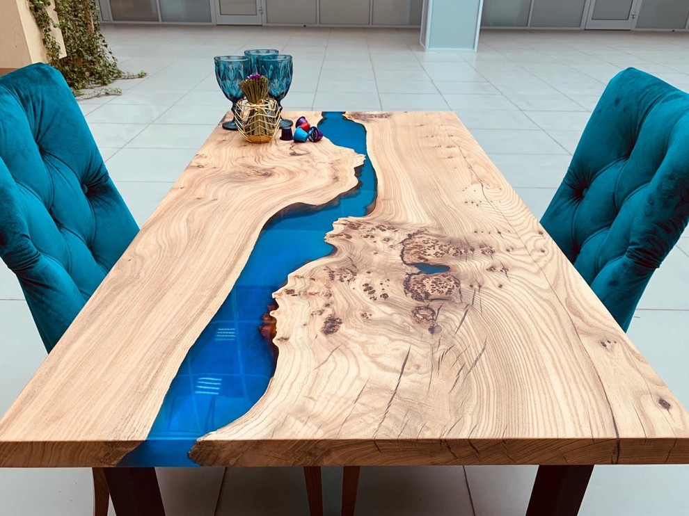 Обеденный стол из карагача с синей рекой