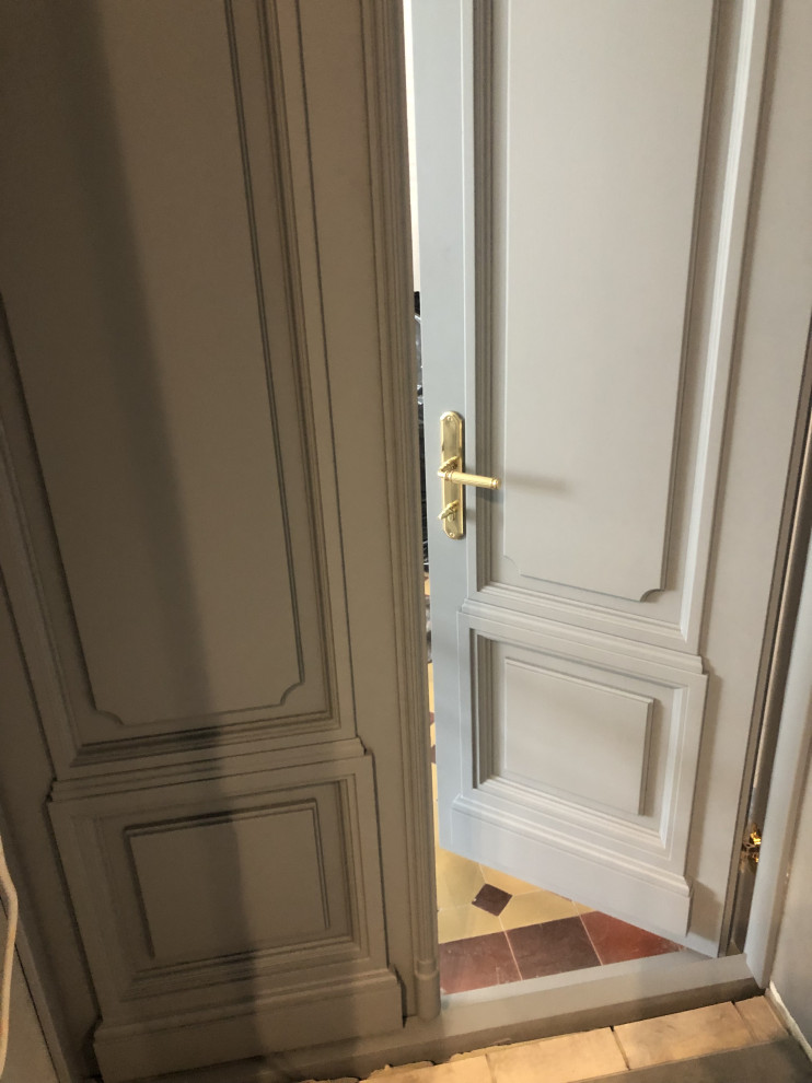 Историчсекие двери на Бронной