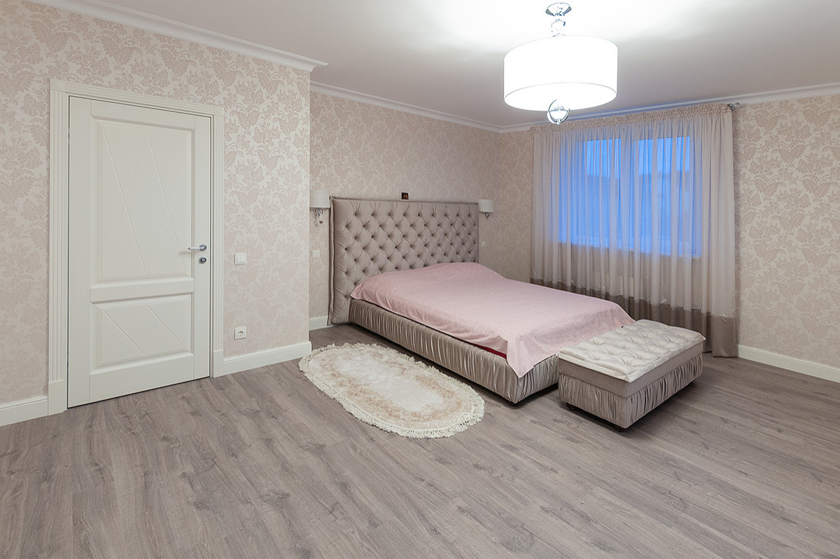 Коттедж в Заславле. Виниловые полы и ламинат