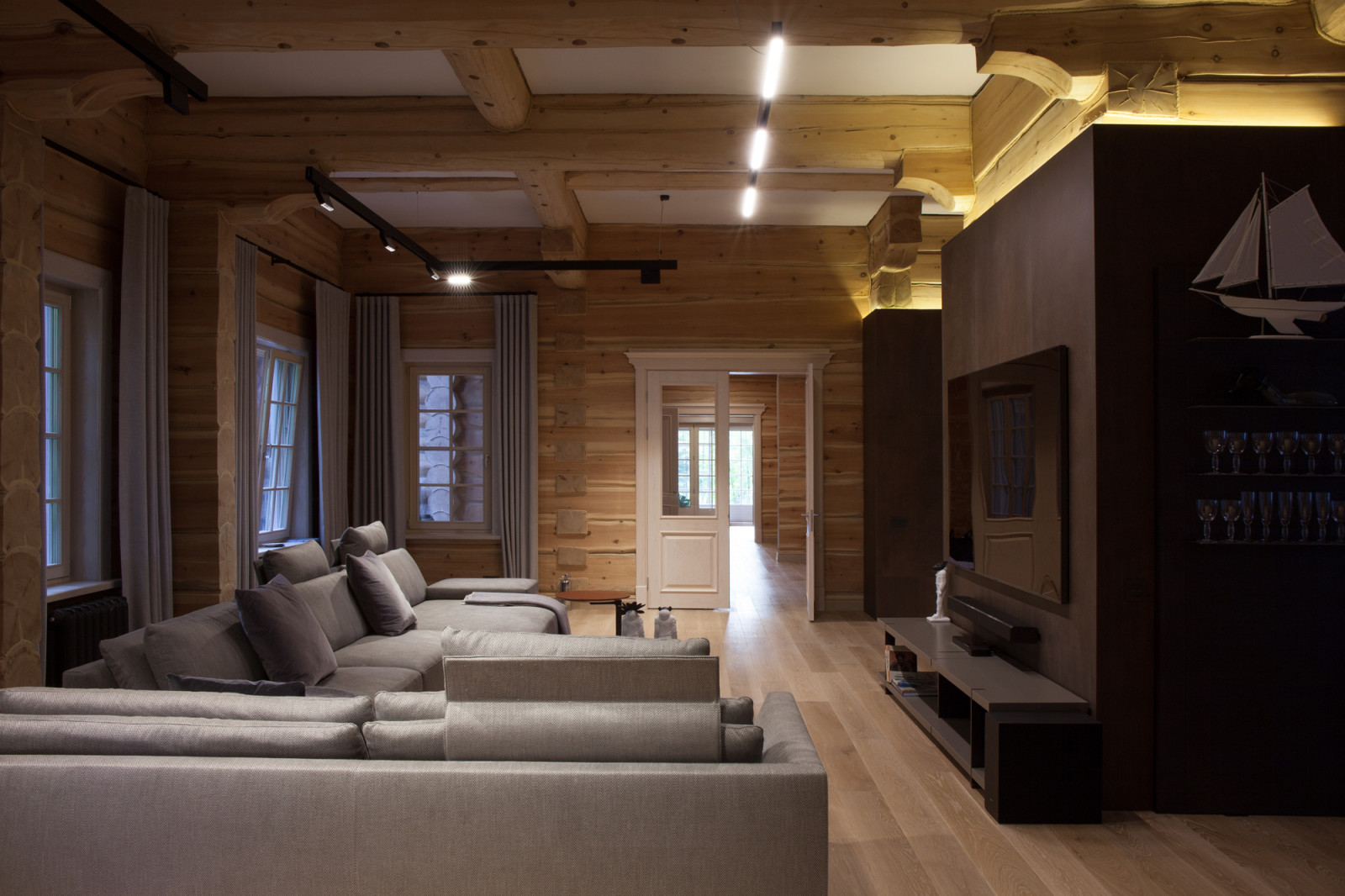 Изба с современным наполнением