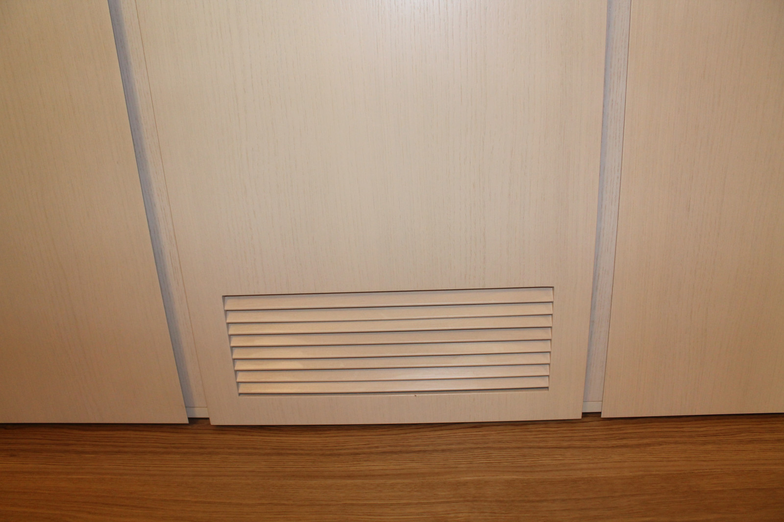 Шкаф до потолка: нюансы выбора