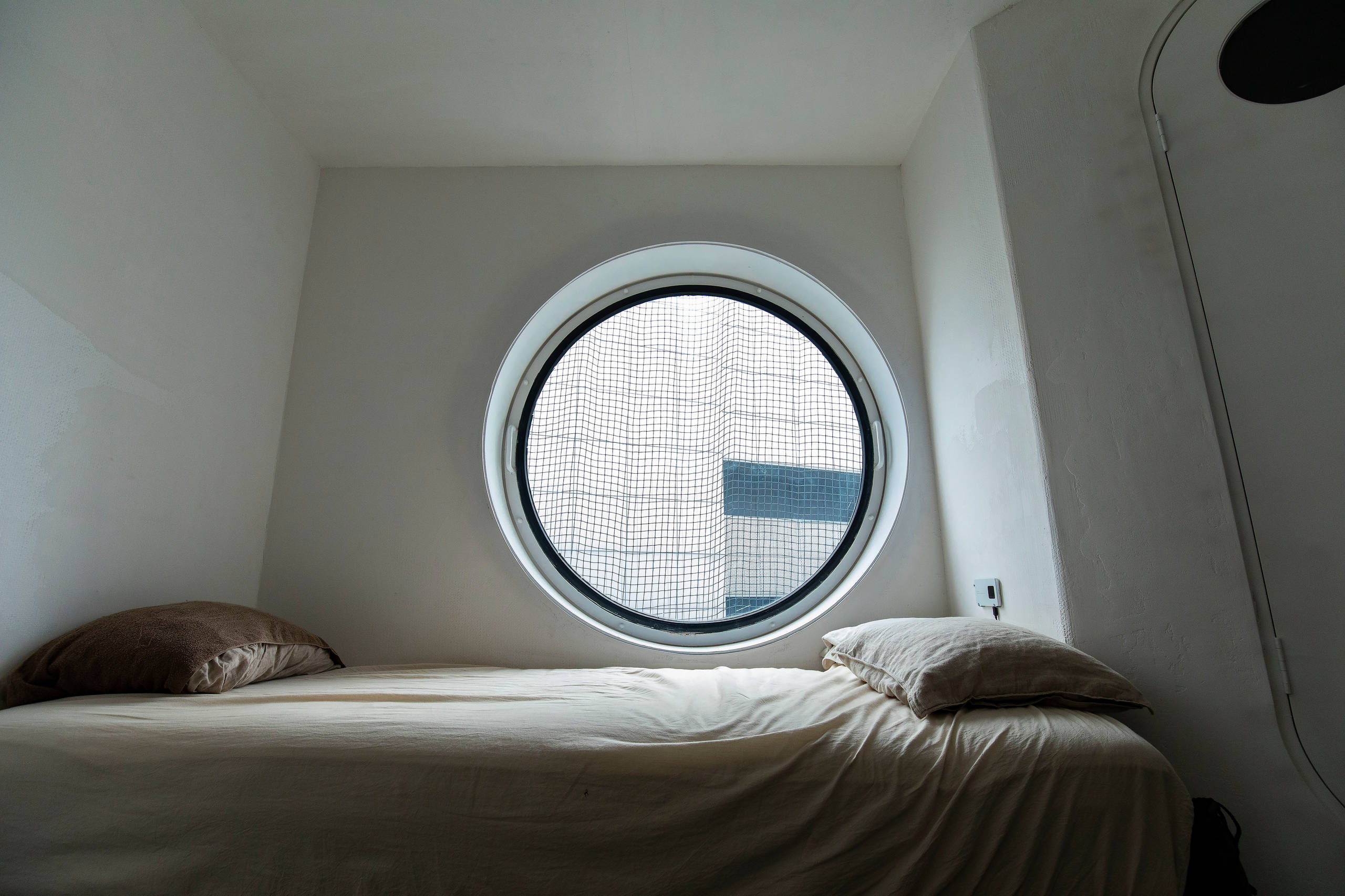 Houzz Япония: Квартира-капсула в знаменитом доме Кисё Курокавы