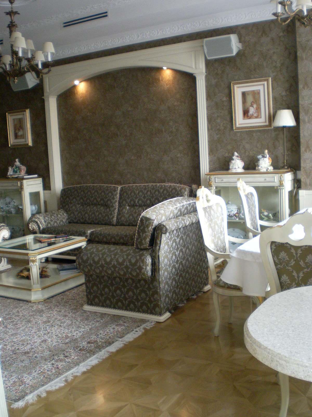 гостинная-кухня в классическом стиле