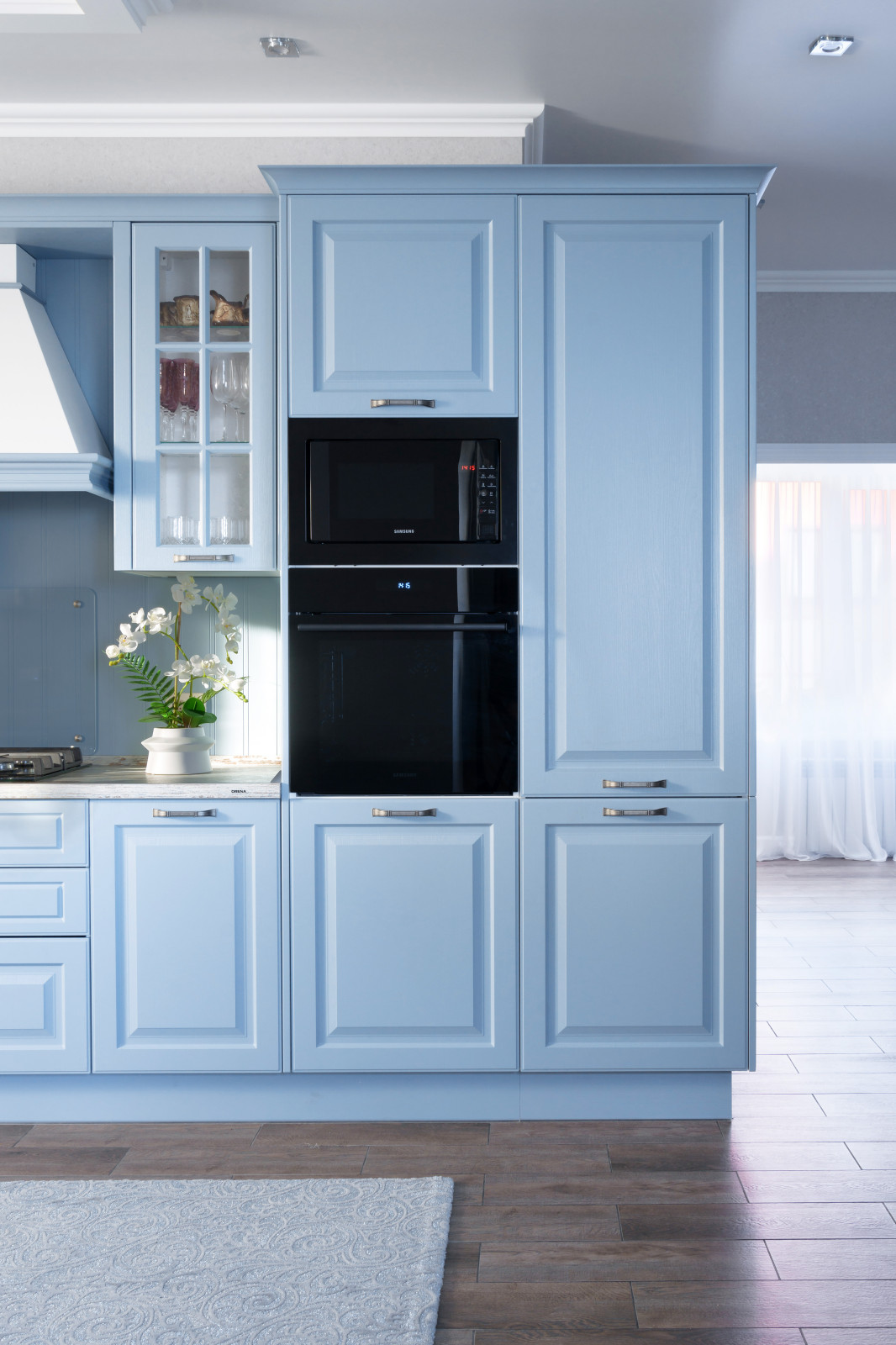 Кухня и прихожая в частном доме в Пензе