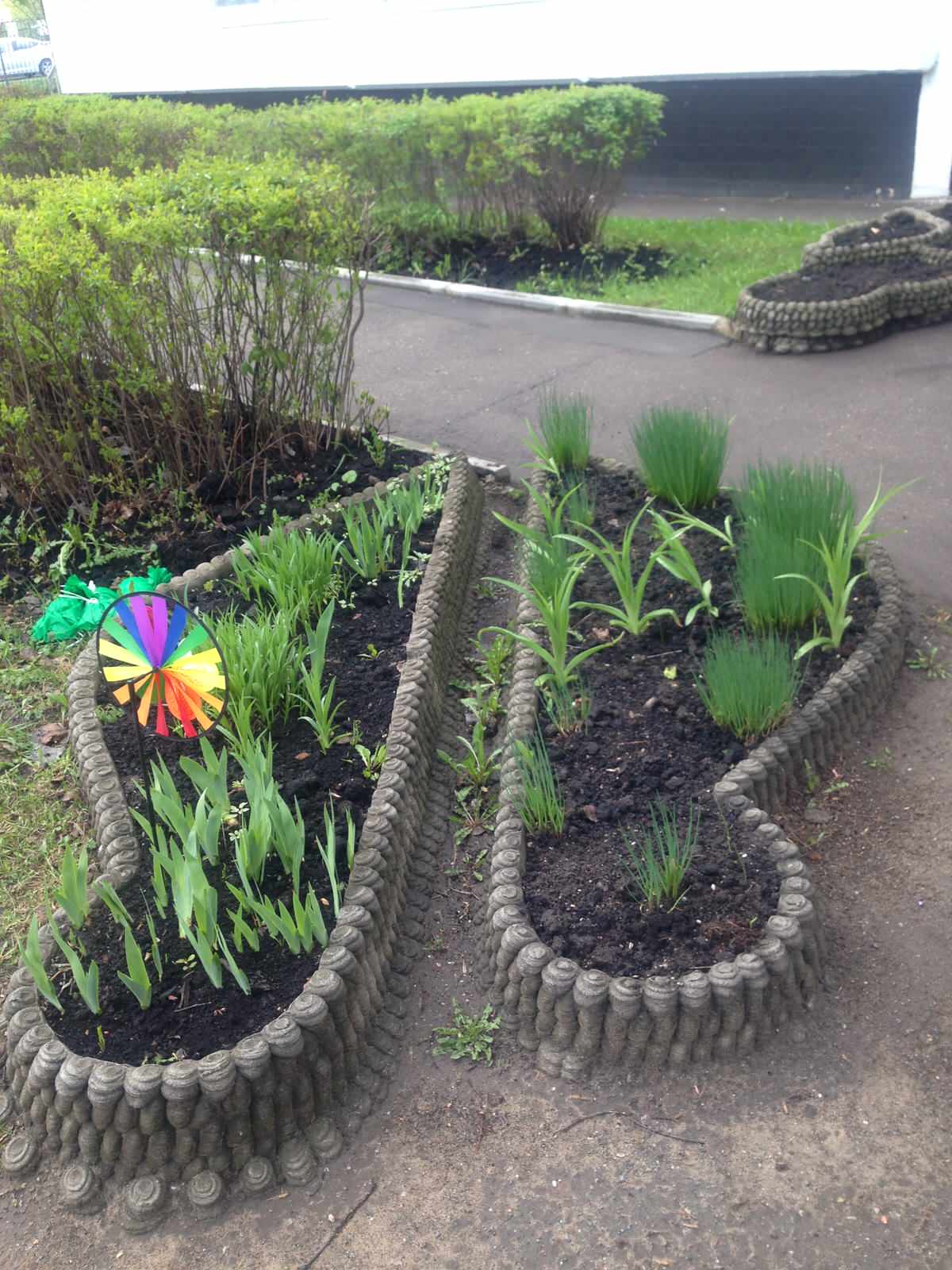 Декоративные вазоны и цветники