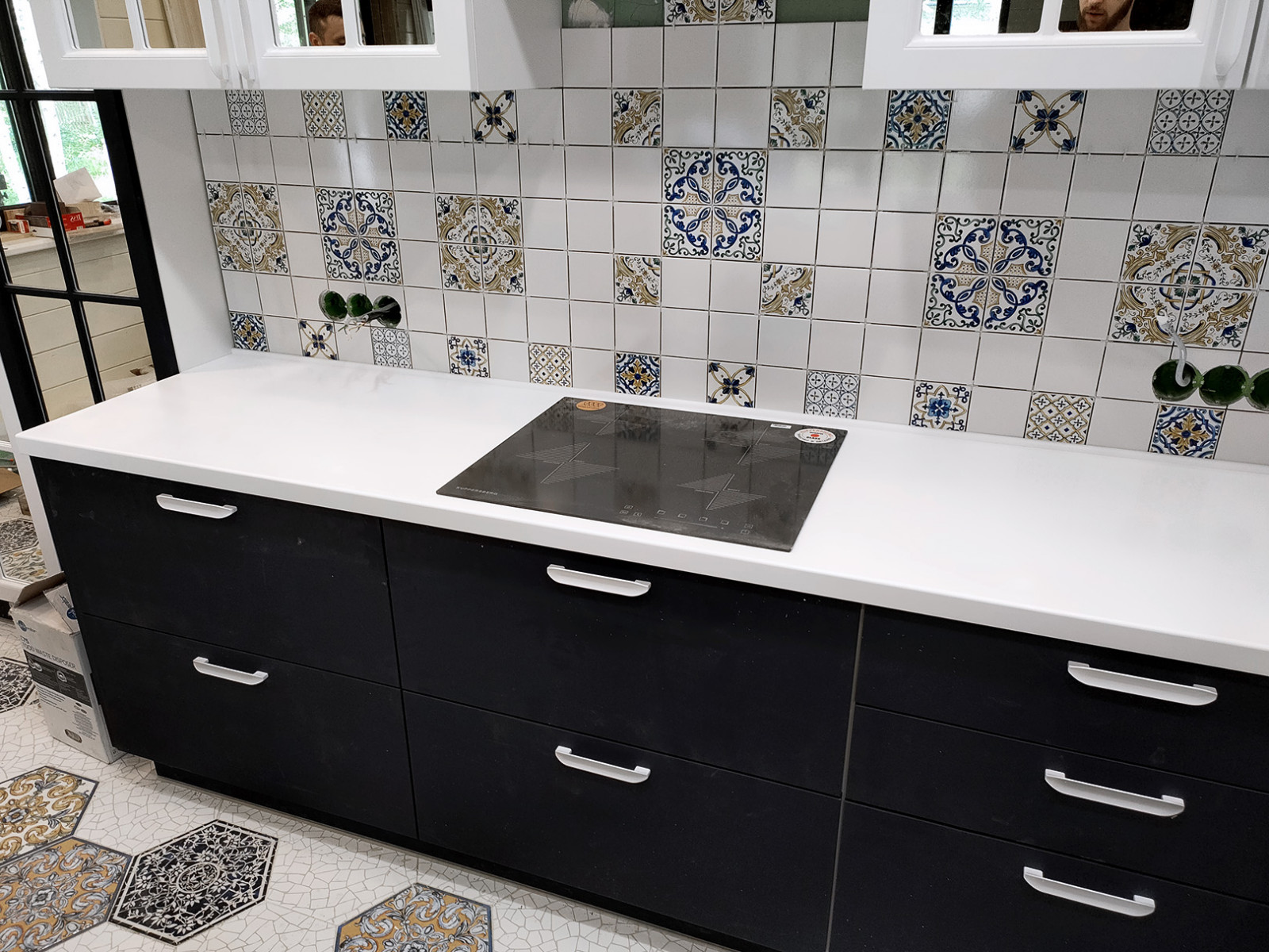 Столешница и кухонный остров из искусственного камня Staron