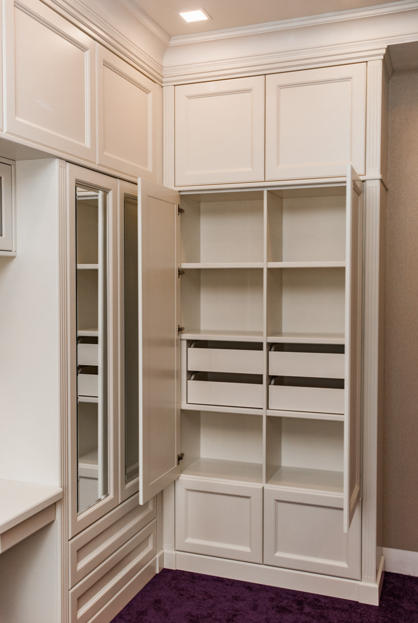 Шкаф в спальне