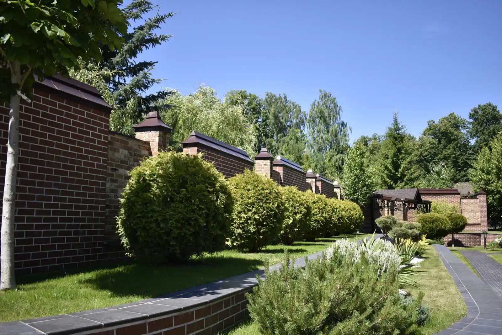 «САД ТРЕХ ПОКОЛЕНИЙ»