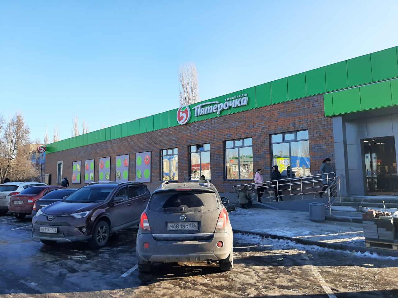 Обложка проекта: пятерочка в Новой Усмани. Покраска окон в Ral 705.