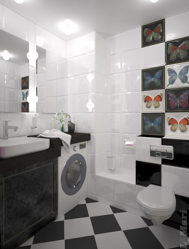 Черно-белый санузел с бабочками