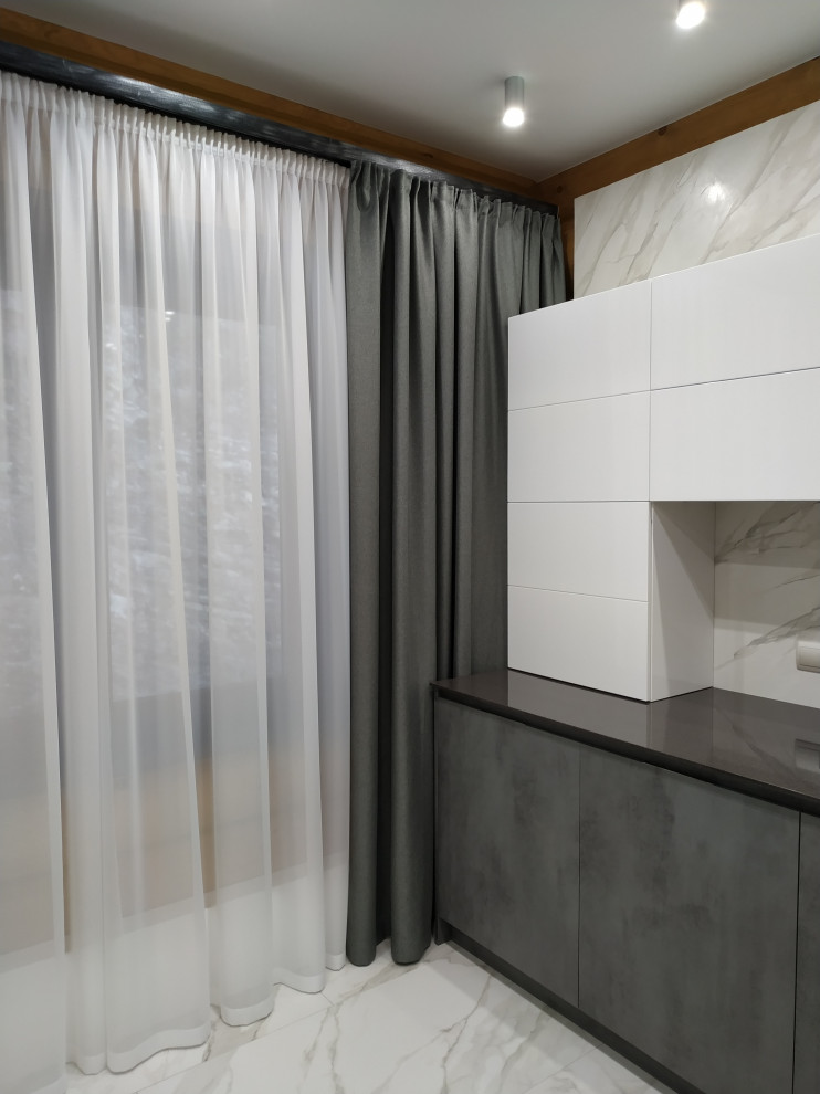 Кухня в доме из дикого бруса реализация