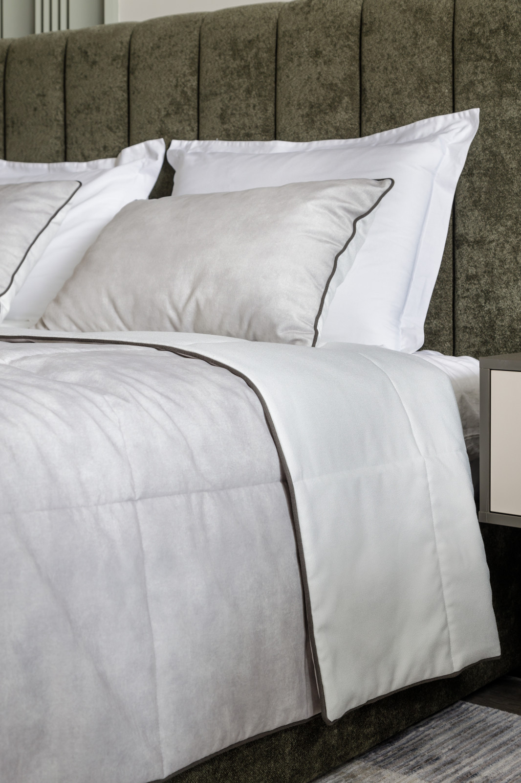 Интерьер квартиры в Приморском районе Санкт-Петербурга с видом на Лахта Центр