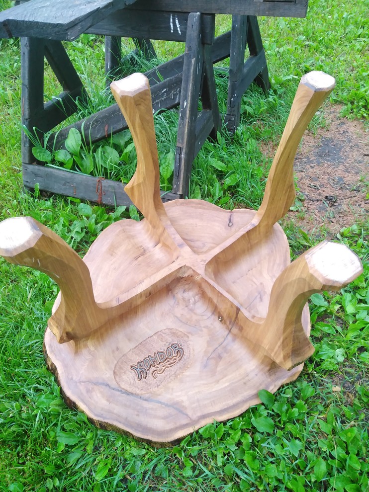 Обложка проекта: стол цельнорезанный.