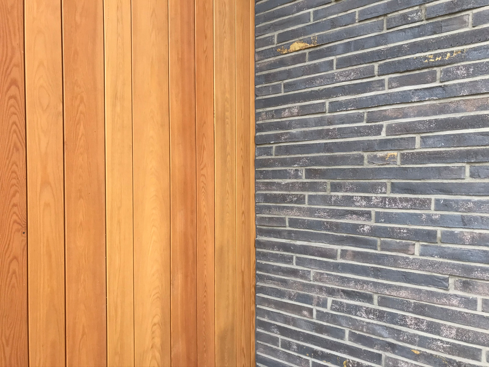 Комбинированный фасад дома