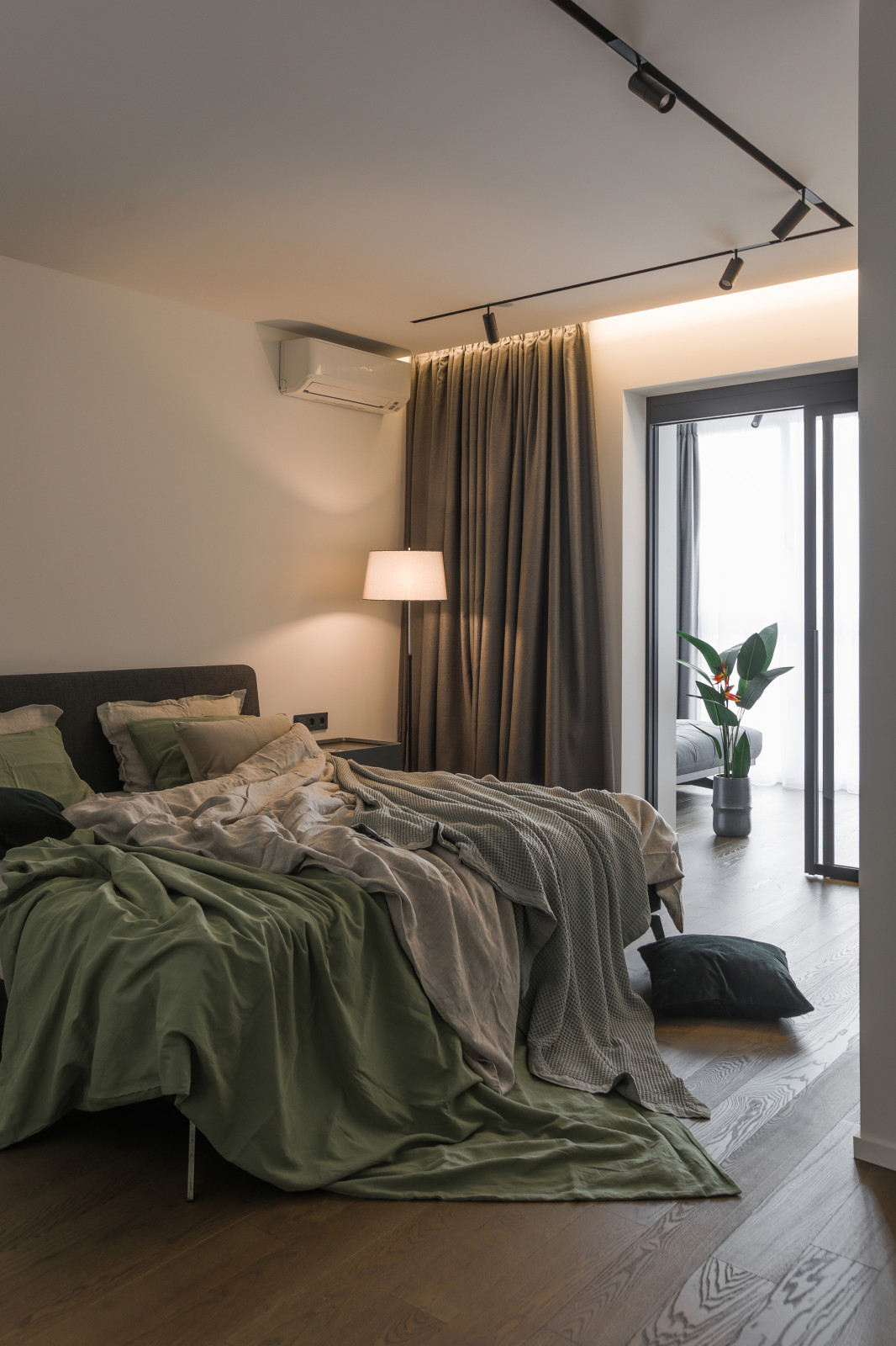 Спальня с лоджией