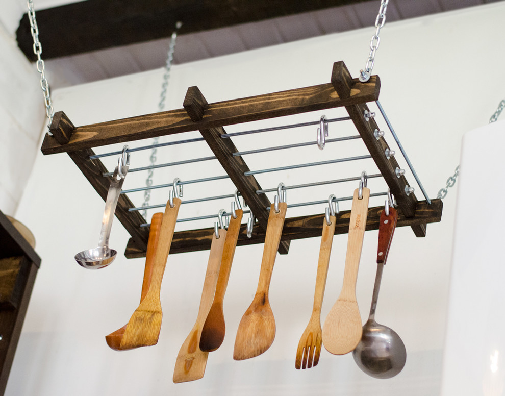 Кухня в деревенском доме в Столбова