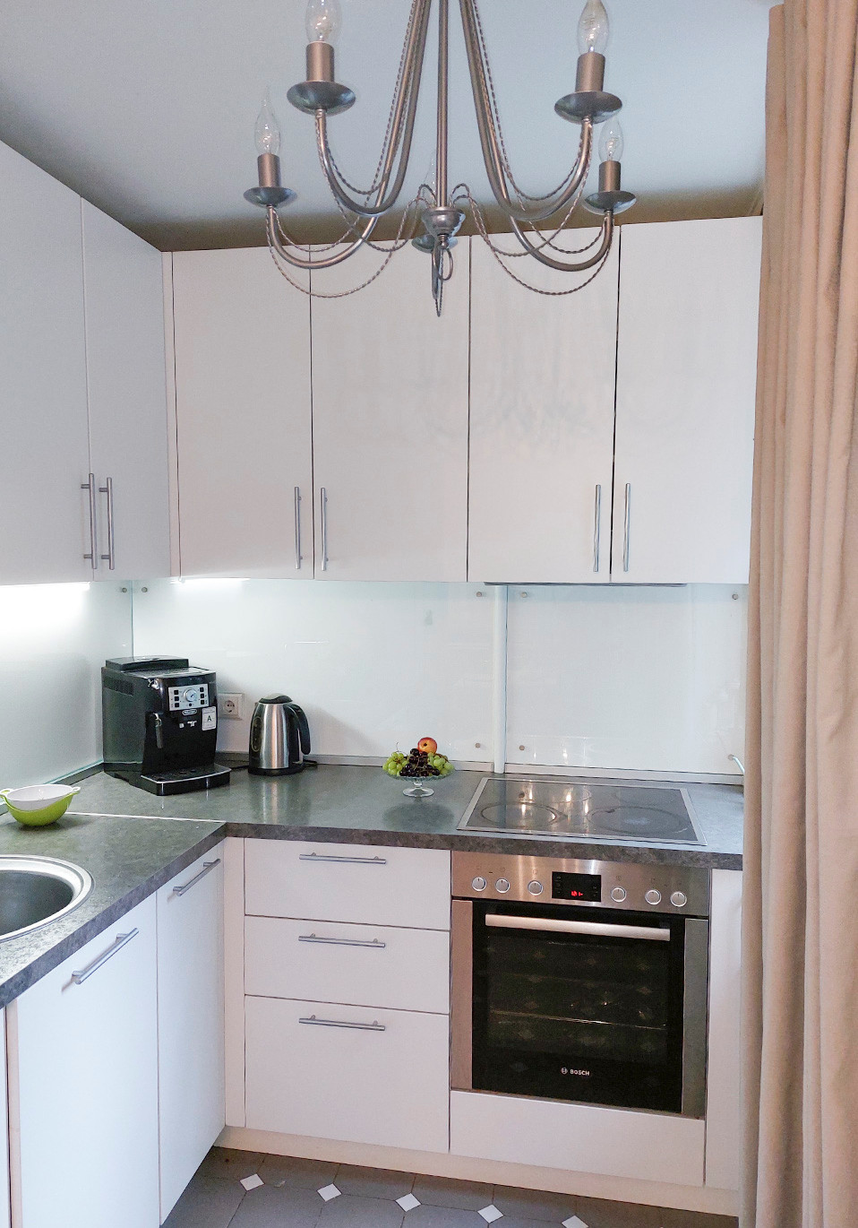 Квартира с бирюзовыми акцентами