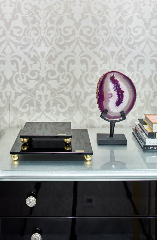 Портрет: Ювелирные украшения для мебели от Soda Homedecor