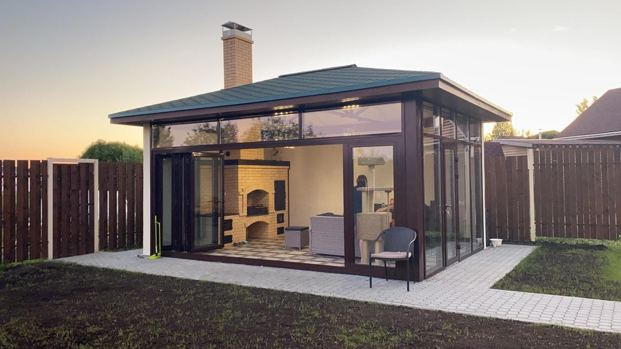 Панорамное остекление беседки. Дверь - гармошка