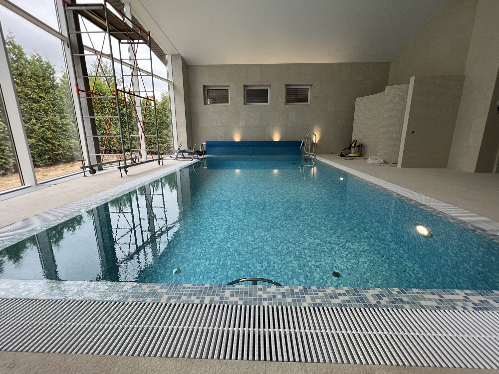 Бассейн в частном доме