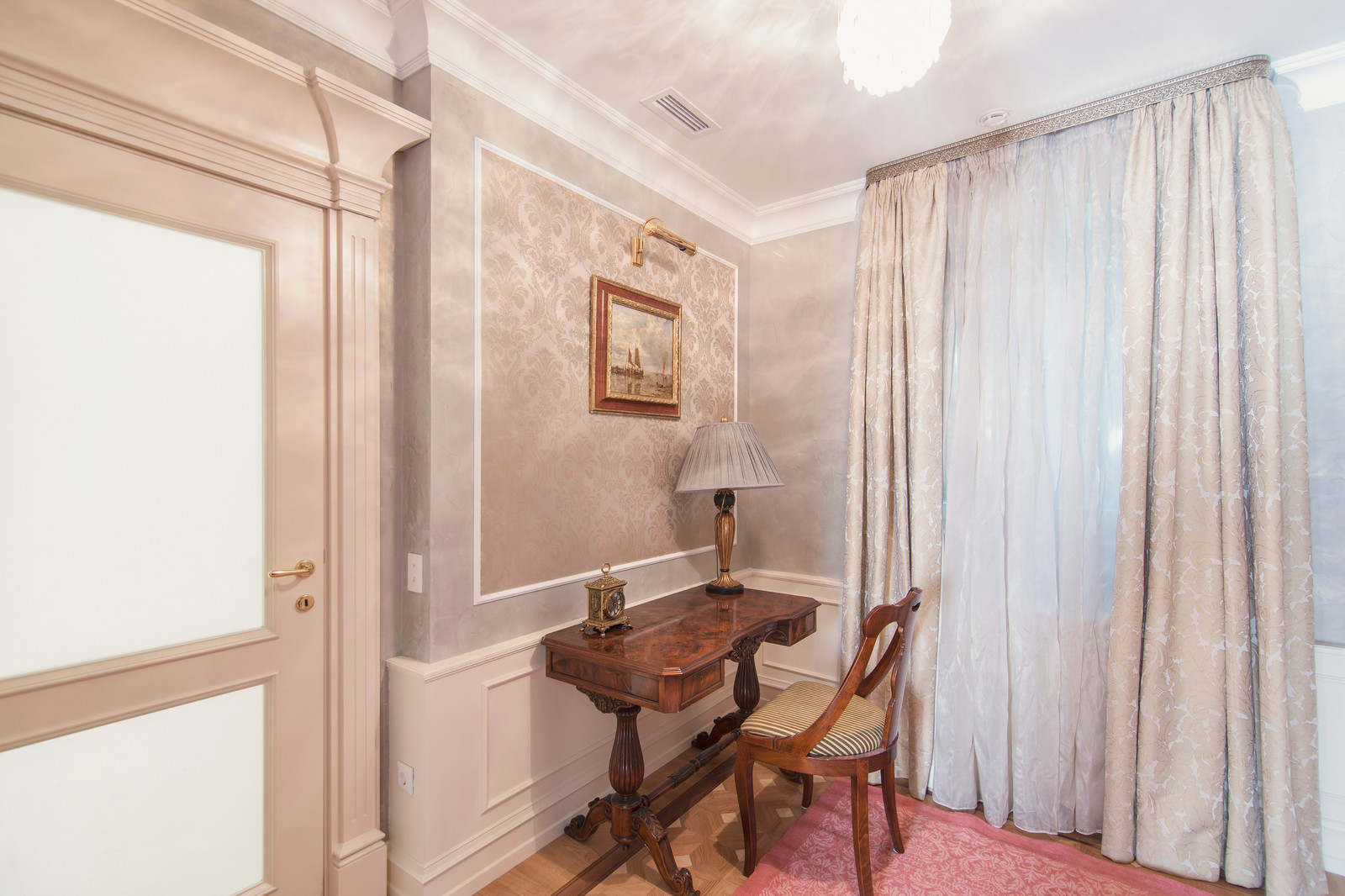 Письменный стол