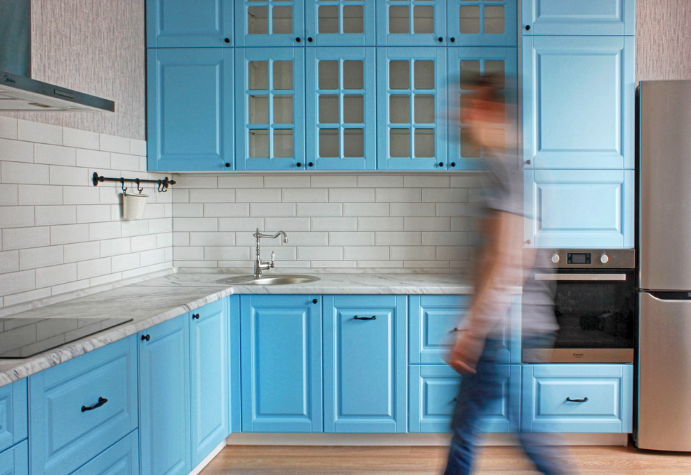 Голубая кухня в стиле "современная классика"