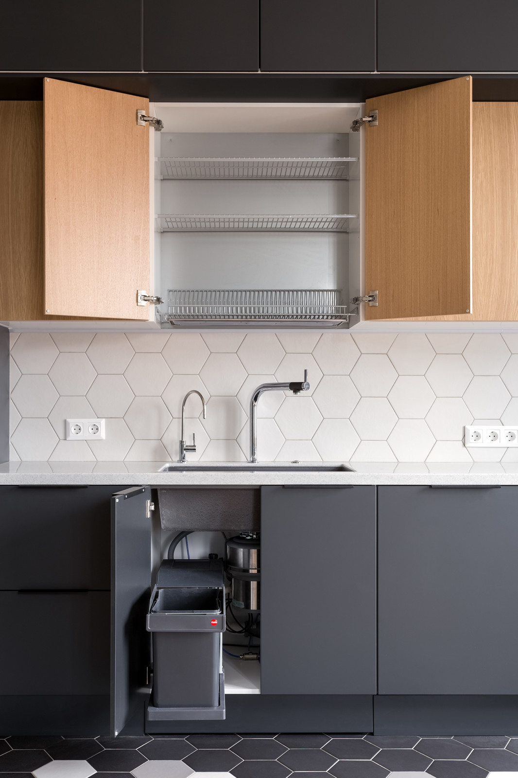 Вопрос: Стоит ли платить за дорогую кухонную фурнитуру