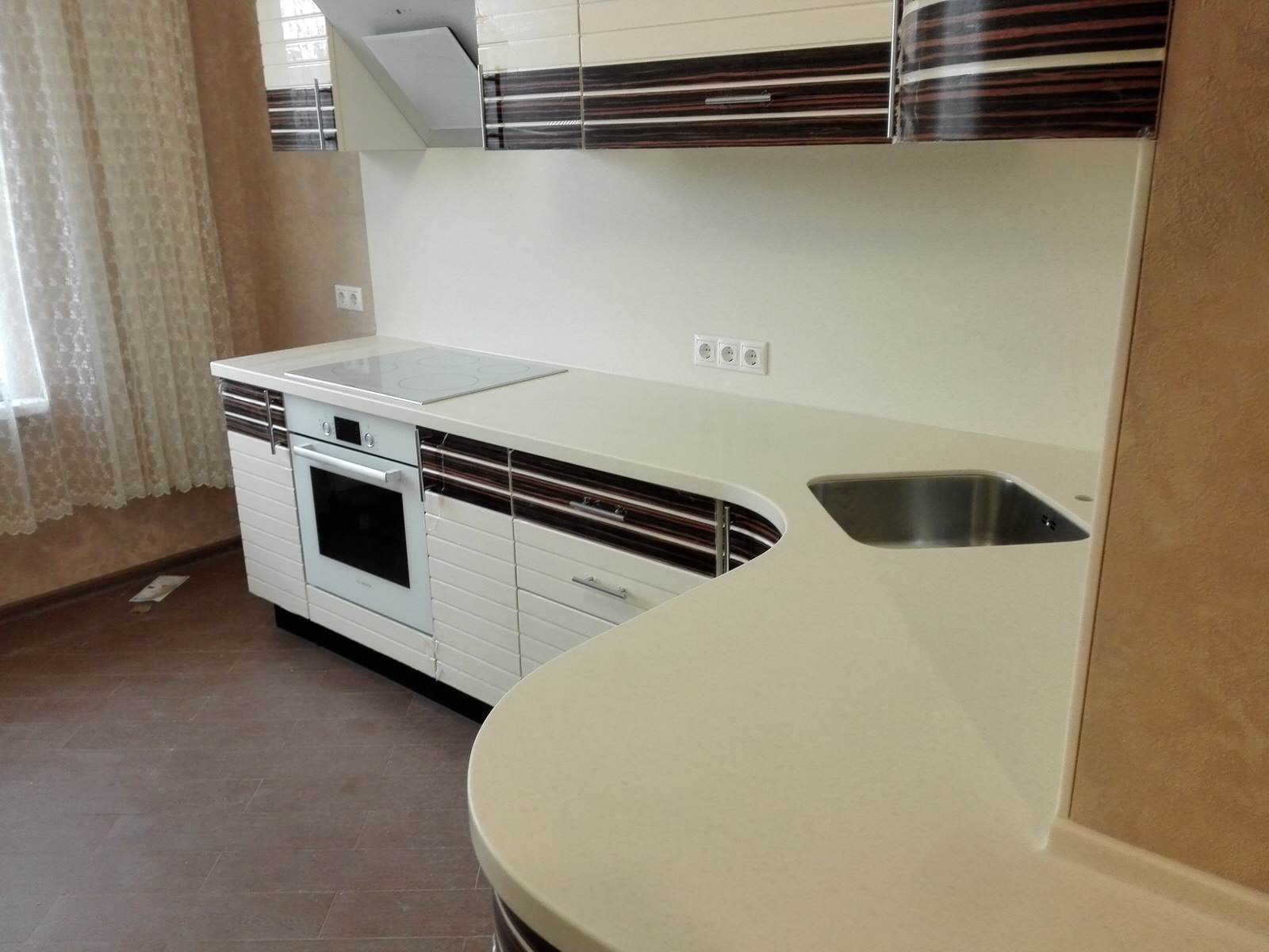 Угловые столешницы Tristone