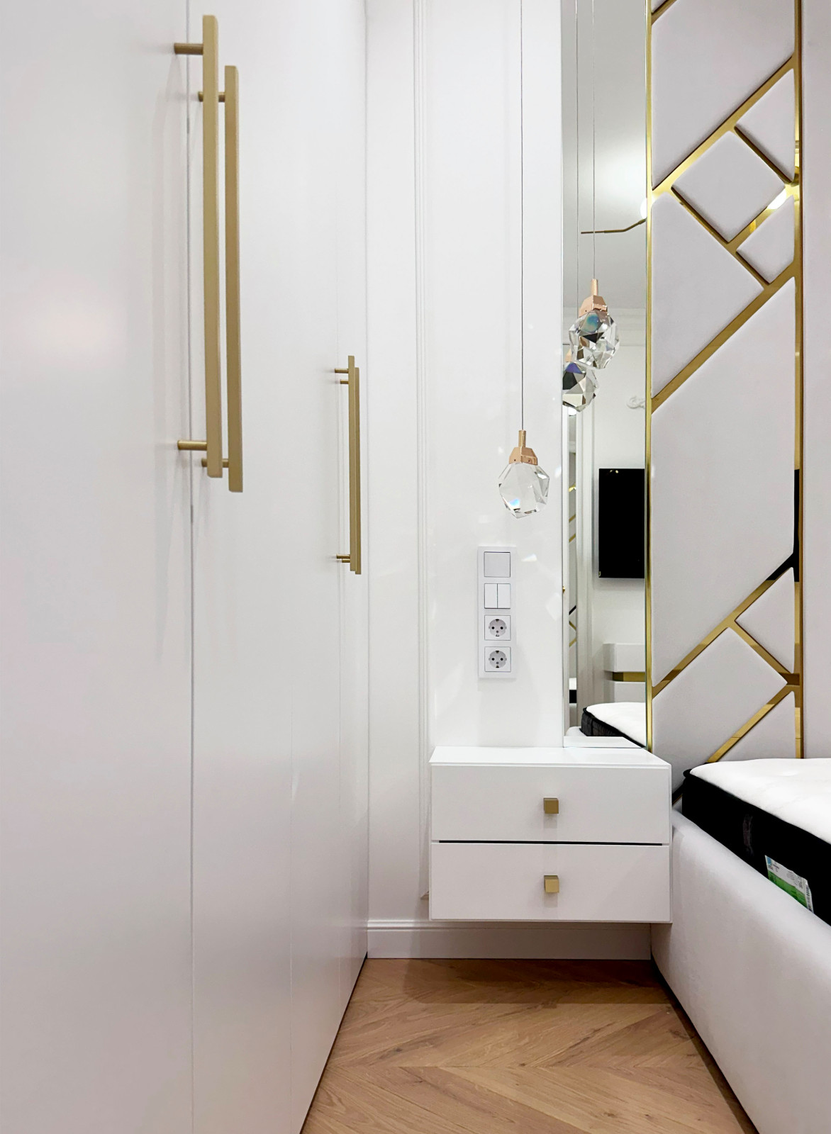 Золотой цвет в спальне