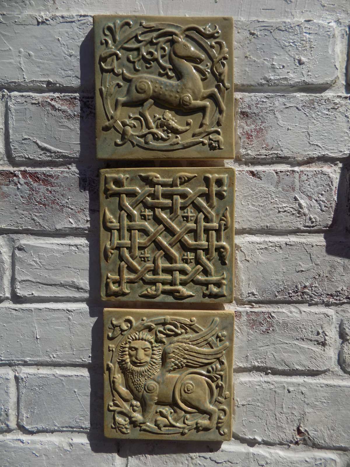 Украшение восстанавливаемой церкви в Брянской области.