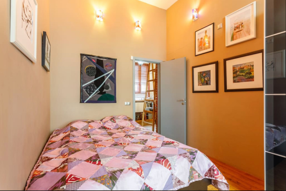 Светлая квартира-студия на Моросейке.