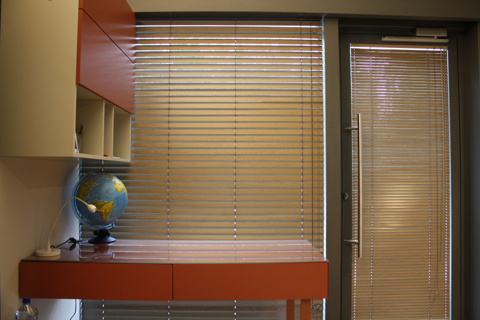 Решение по шторам для стеклянных стен дома Фахверк.