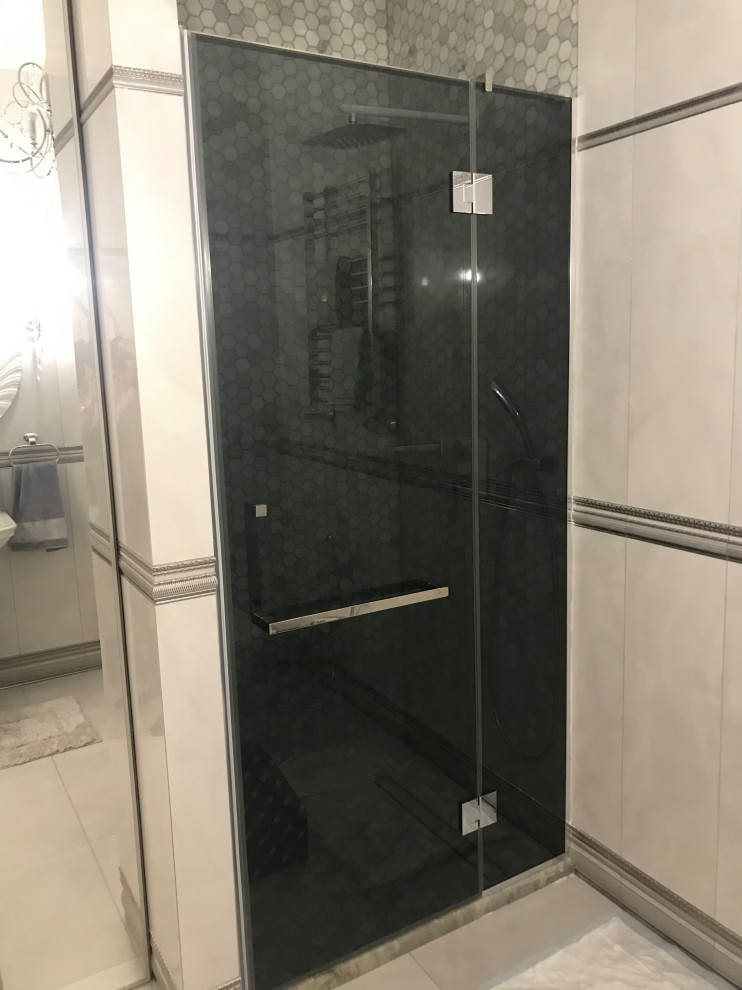 Душевые из стекла grey в Екатеринбурге