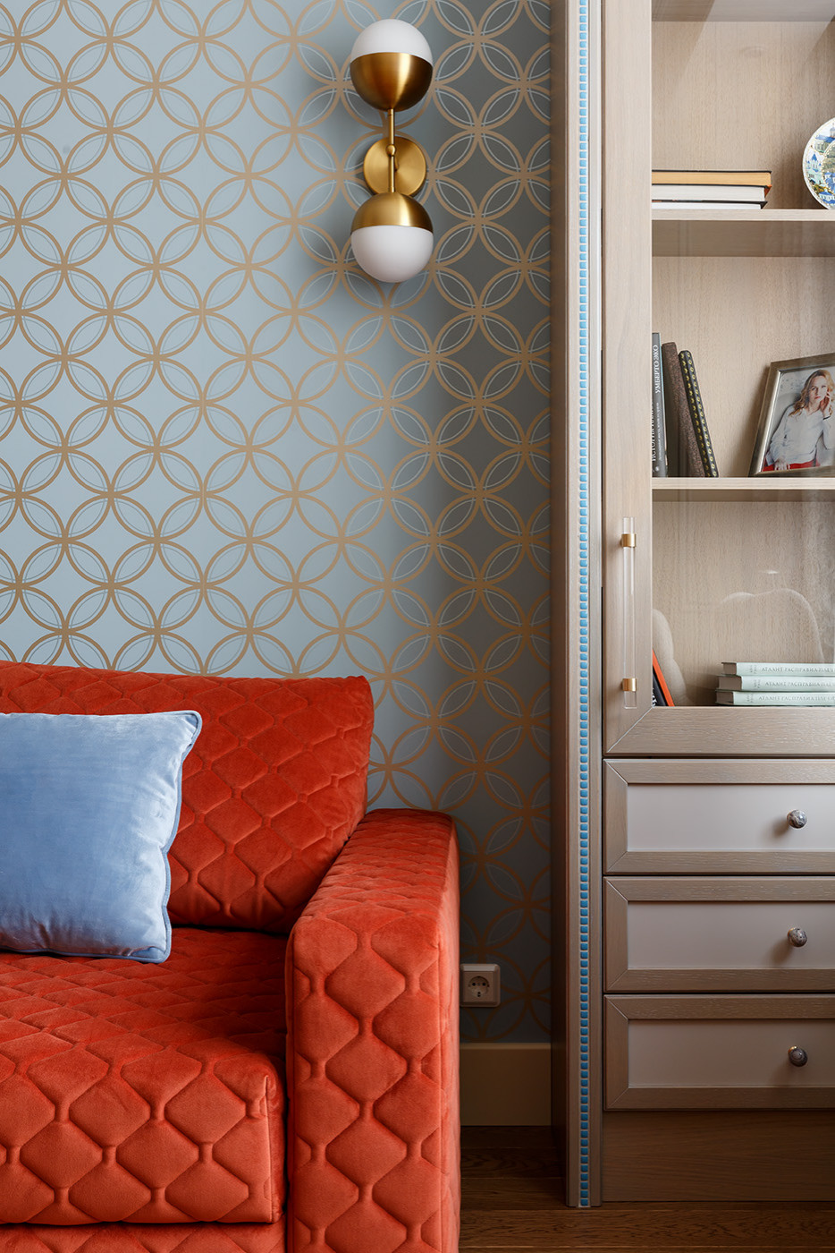 Цветущий сад на Смольном.