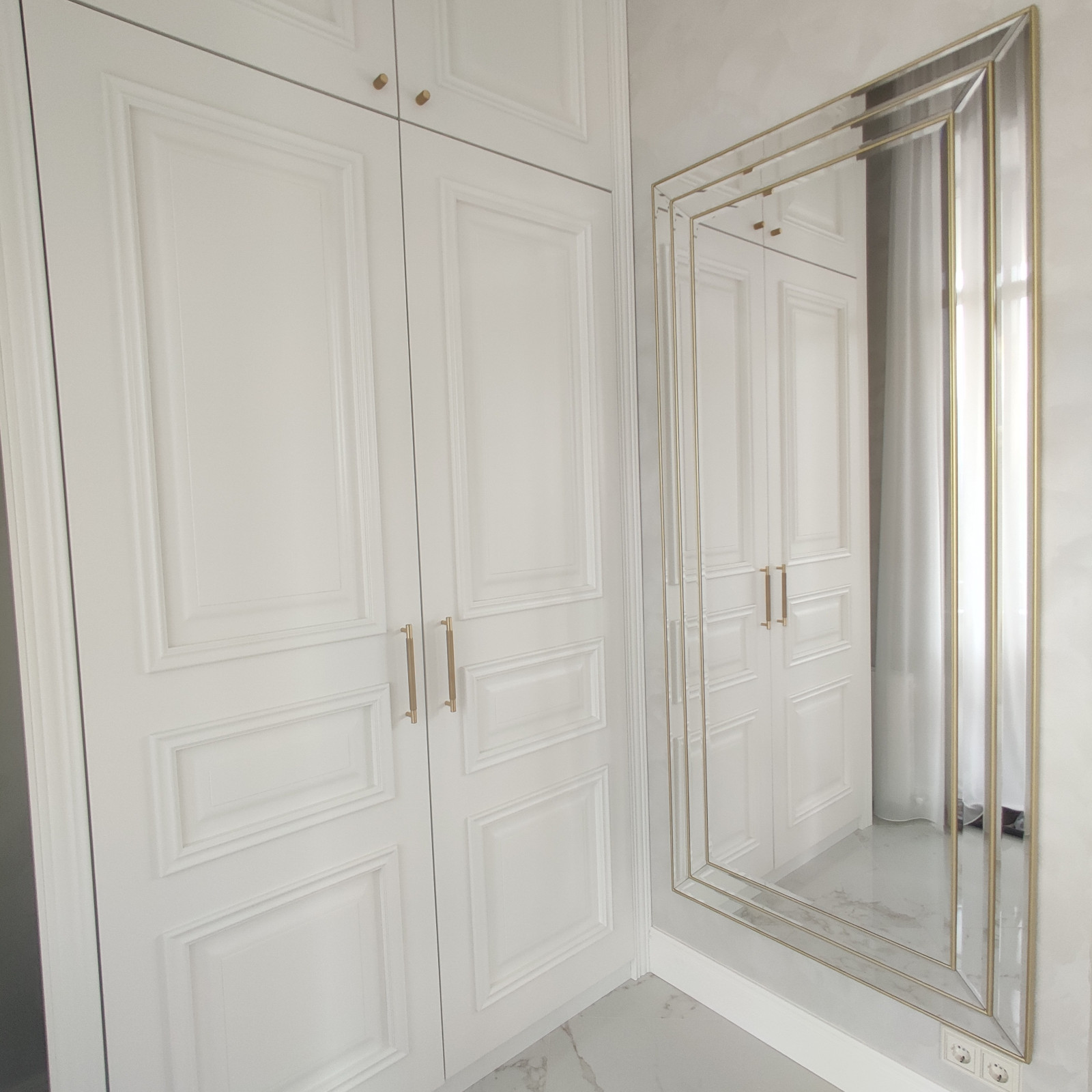 Обложка проекта: Зеркала в доме на Рублевском шоссе