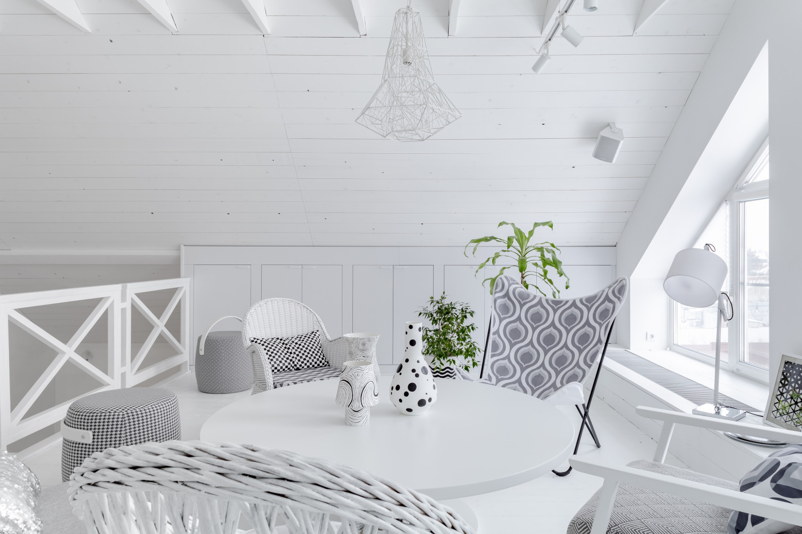 Белая мансарда.