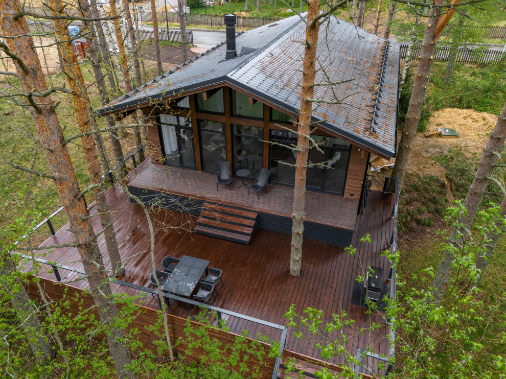 Каркасный дом в сосновом лесу