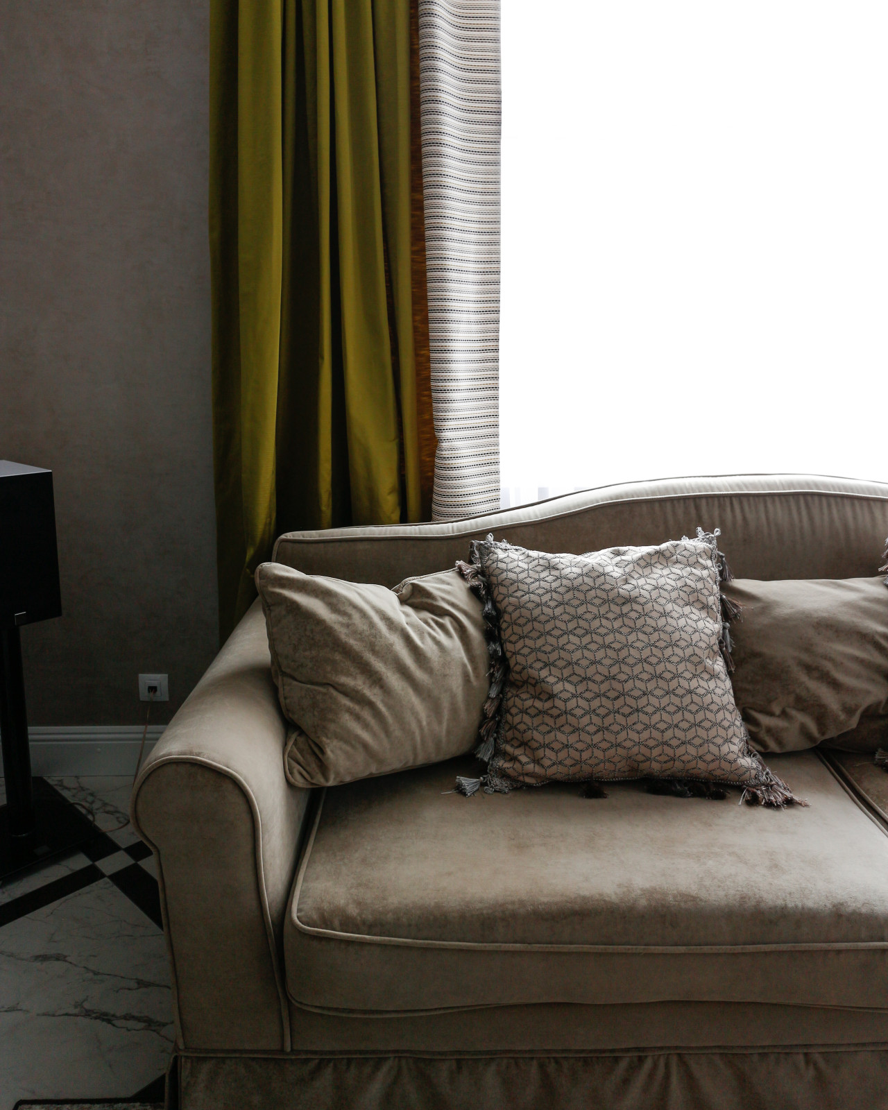 Интерьер двухэтажного дома в пригороде